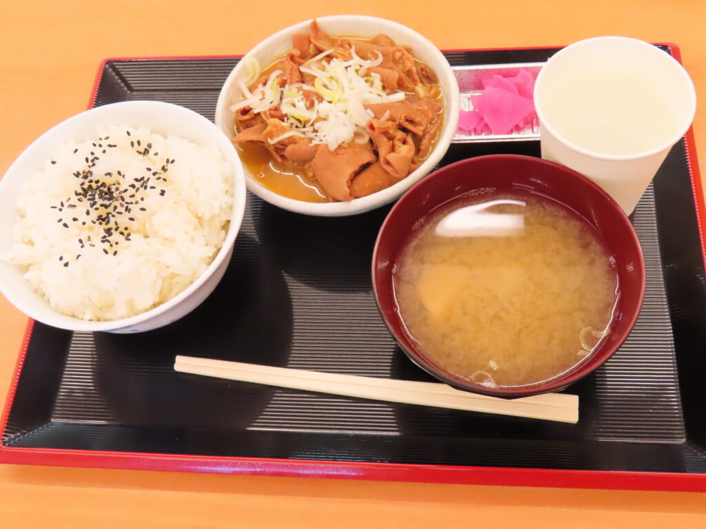 川崎競馬場のもつ煮定食