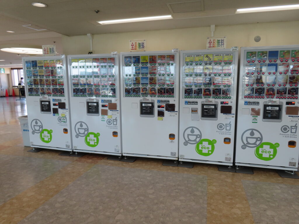 川崎競馬場の4階指定席の自販機コーナー