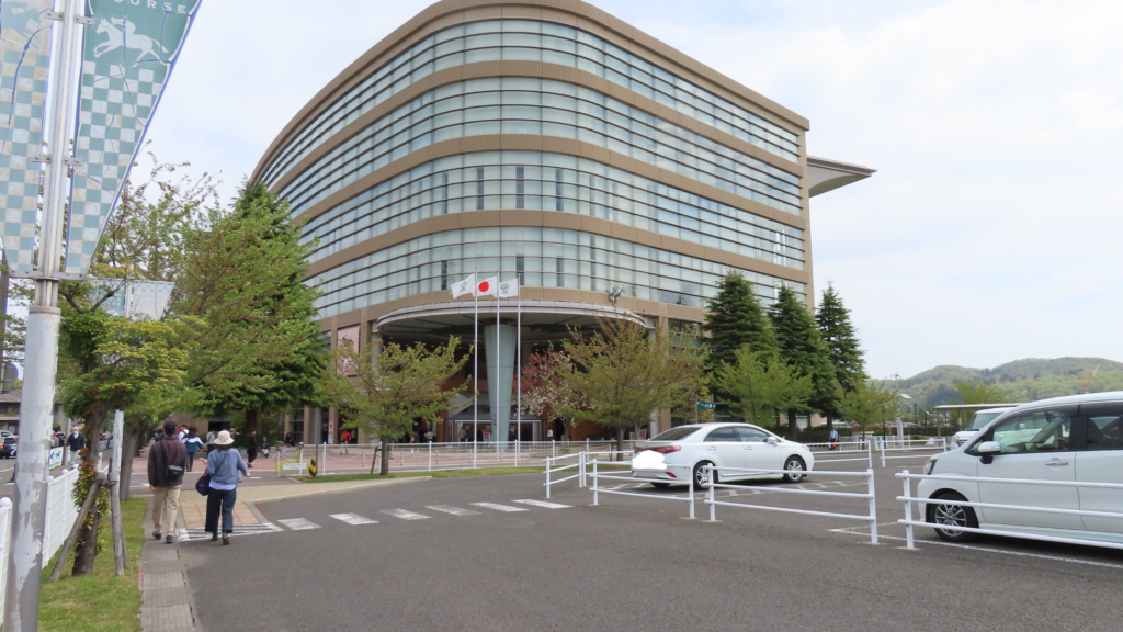 福島競馬場の入り口